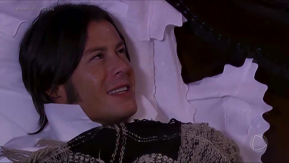 Álvaro promete ajudar Miguel a resgatar Isaura da fazenda de Leôncio | A Escrava Isaura 