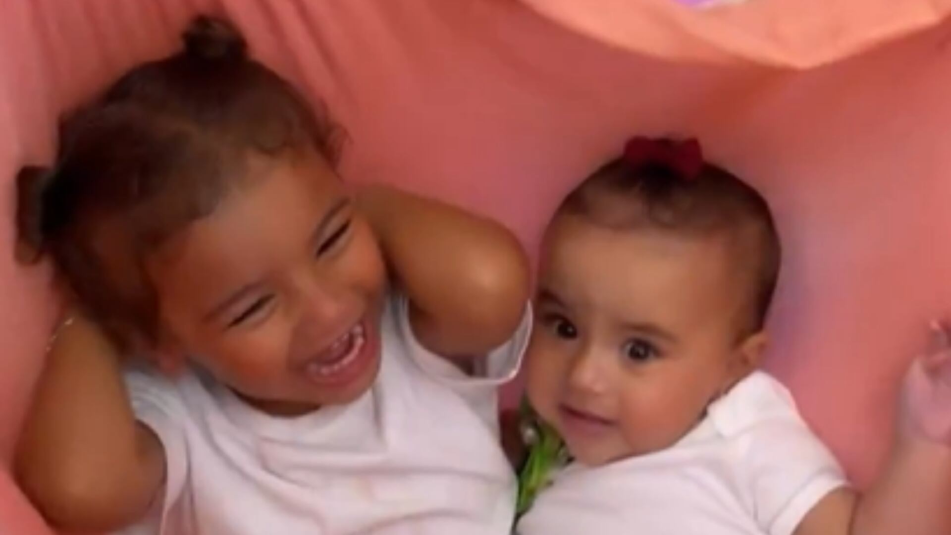 Filhas de Neymar encantam a web em momento fofo juntas