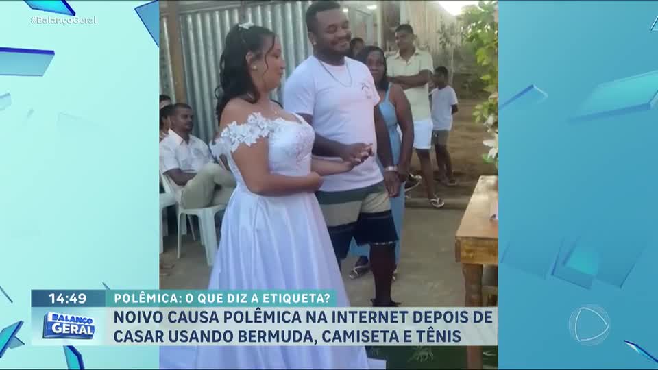 Noivo surpreende internet ao se casar de bermuda e camiseta na Bahia