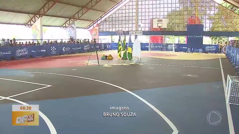 Revitalização de quadra em Águas Lindas (GO) beneficia crianças com atividades esportivas