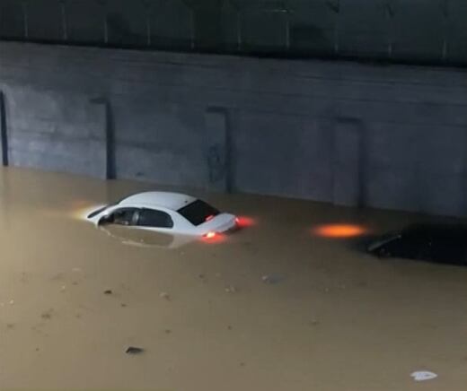 Temporal provoca grandes alagamentos e caos no trânsito em diversas regiões do RJ