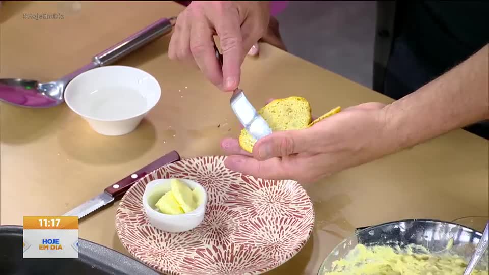 Truques de Cozinha: Aprenda a fazer uma bisnaguinha caseira e saudável, usando apenas 4 ingredientes