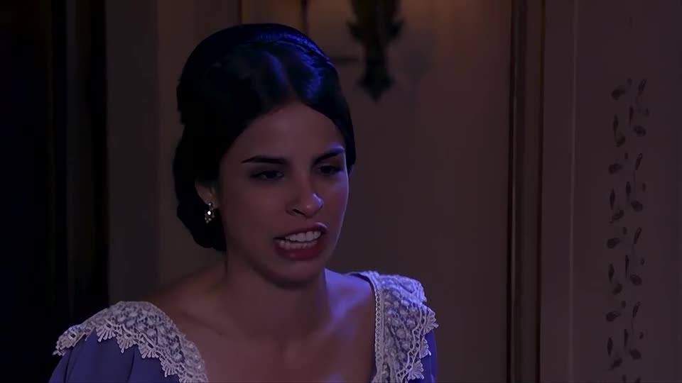 Malvina ameaça deixar Leôncio na miséria após descobrir sobre os presentes | A Escrava Isaura 