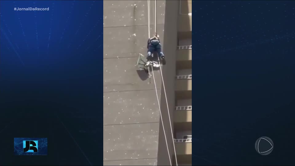 Trabalhador fica preso a 130 metros de altura em prédio em Goiânia (GO)