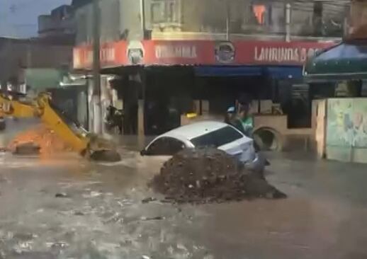 Prefeito de Caxias diz que despejo de óleo e entulho em rios contribuiu para últimos alagamentos