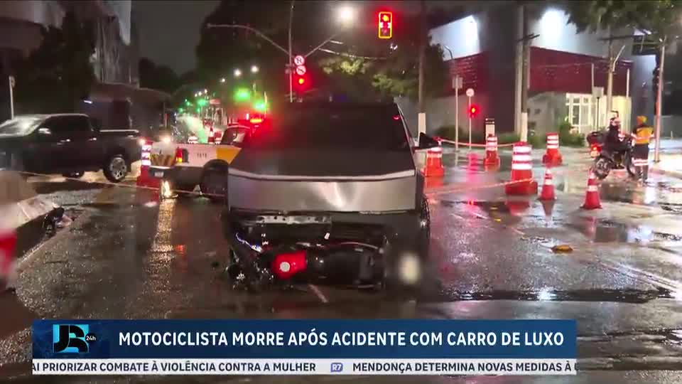 Motociclista morre após acidente com carro de luxo em São Paulo 