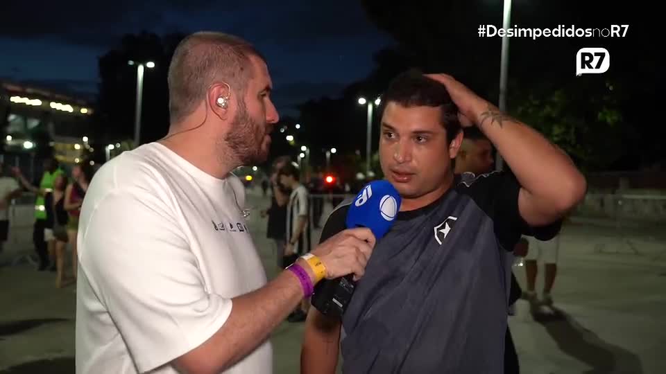 Torcedor botafoguense manda recado cobrando John Textor em inglês