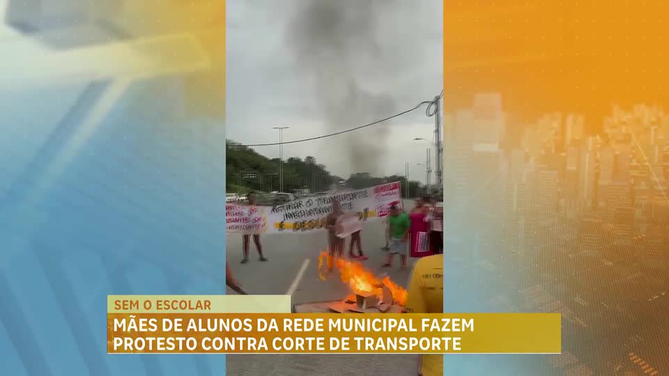 Mães de alunos da rede municipal fazem protesto contra corte de transporte em BH 
