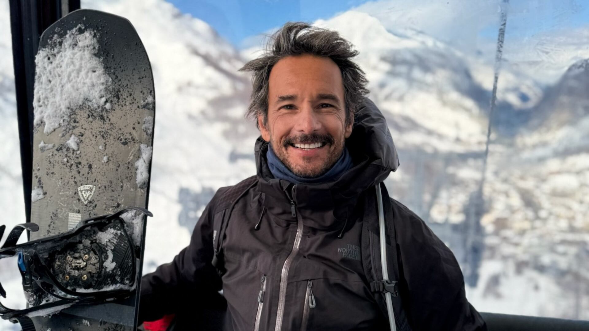 Rodrigo Santoro aproveita tempo livre para praticar novo esporte