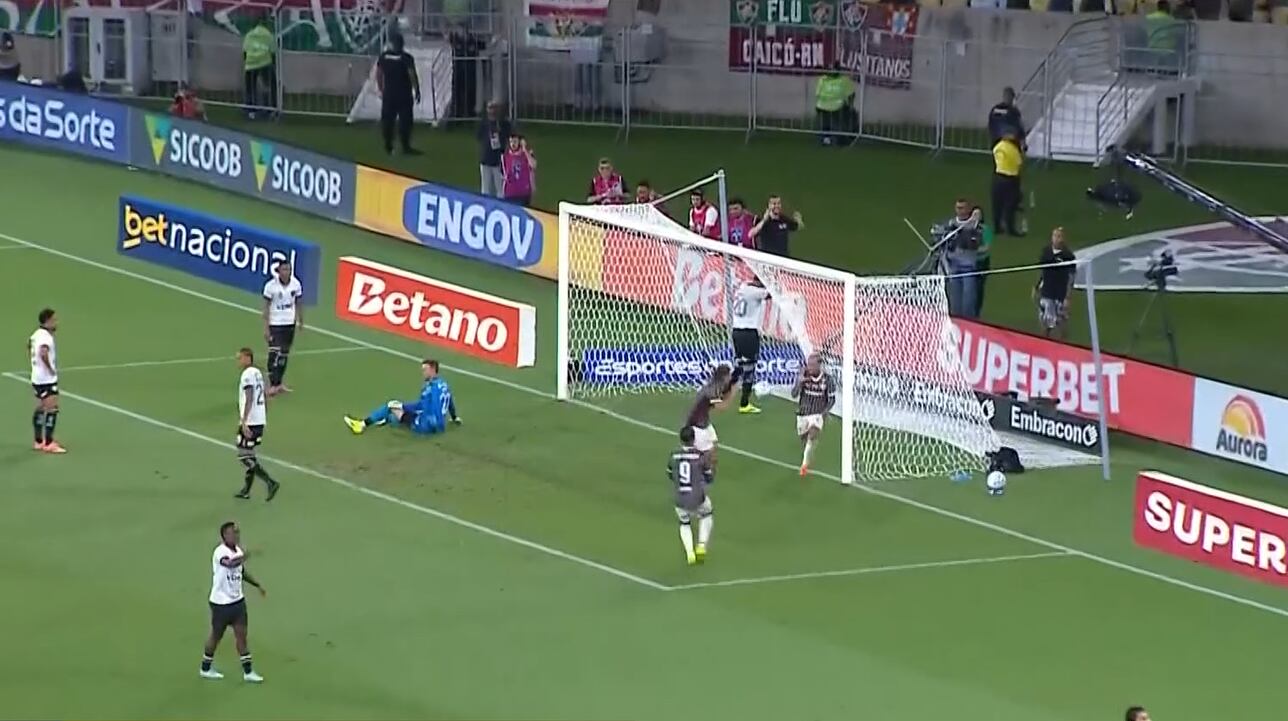 Fluminense vence Botafogo pelo Campeonato Brasileiro em clássico no Maracanã