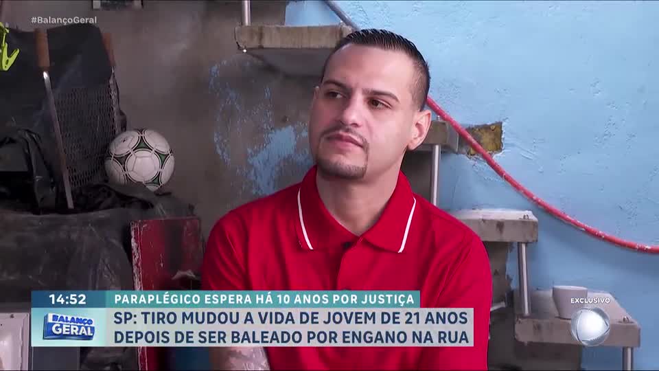 Homem vive em cadeira de rodas após tiro por engano de policial e espera justiça dez anos depois
