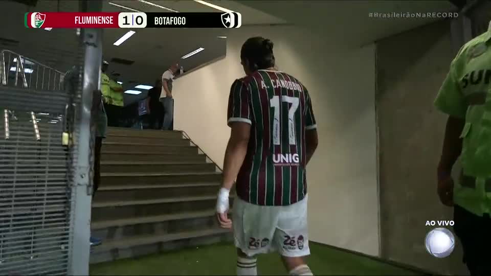 Canobbio é expulso depois de acertar cotovelada em Montoro