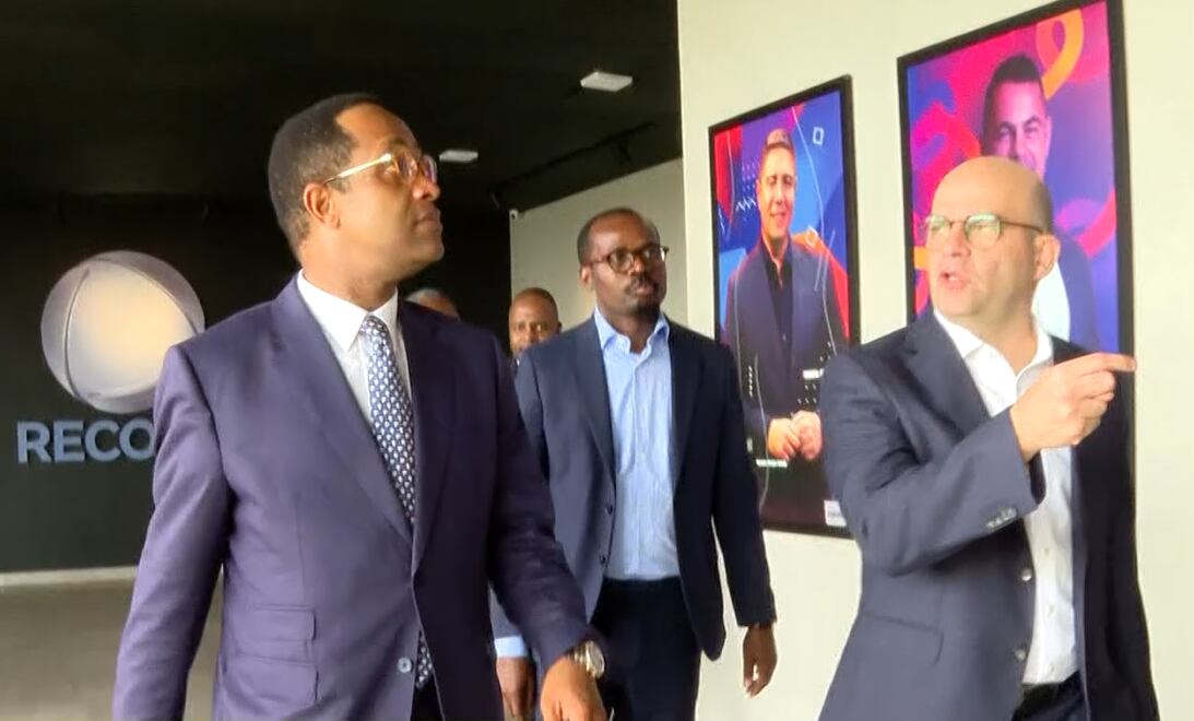 Comitiva da área de comunicação de Angola visita instalações da RECORD Rio