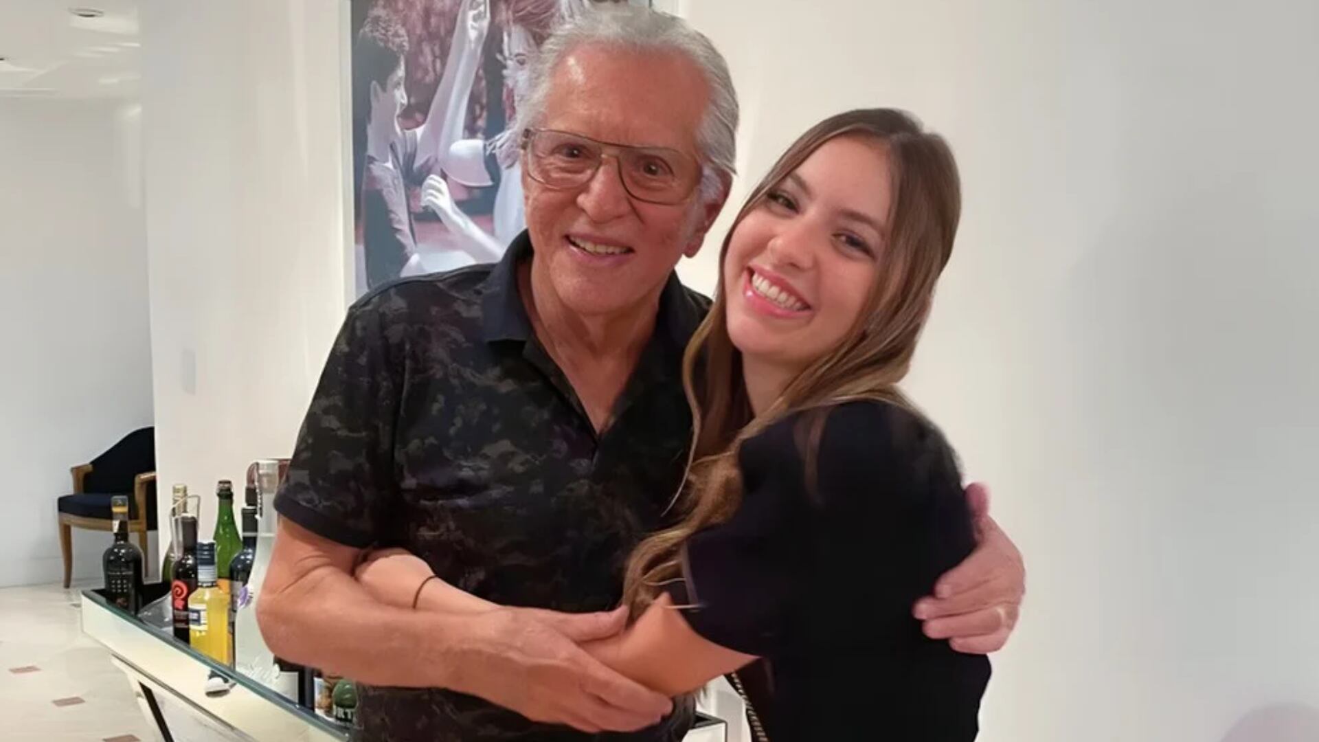 Neta de Carlos Alberto de Nóbrega pede empatia após receber hate nas redes sociais