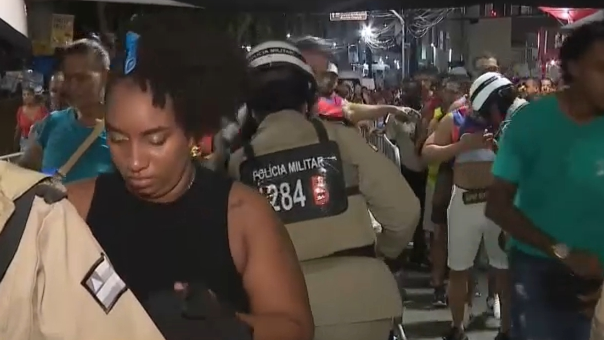 Bahia proíbe venda e uso de serpentinas metalizadas