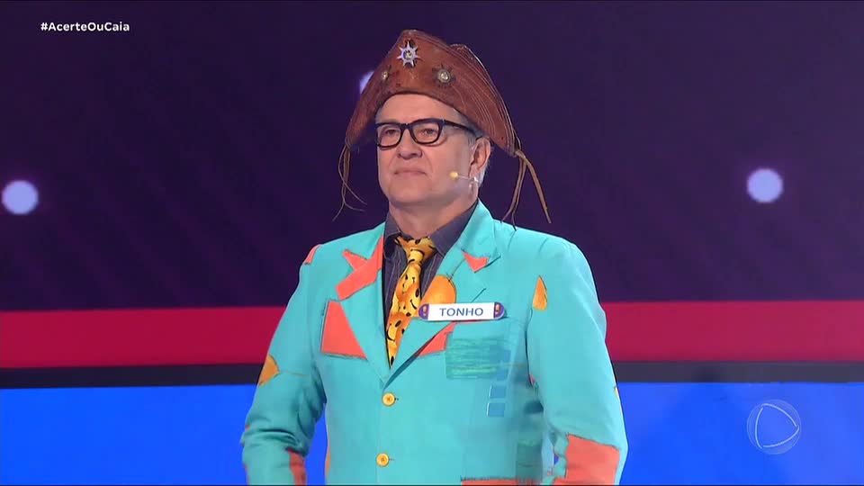 Tonho dos Couros promete nunca mais comer salpicão após errar pergunta no Acerte ou Caia!