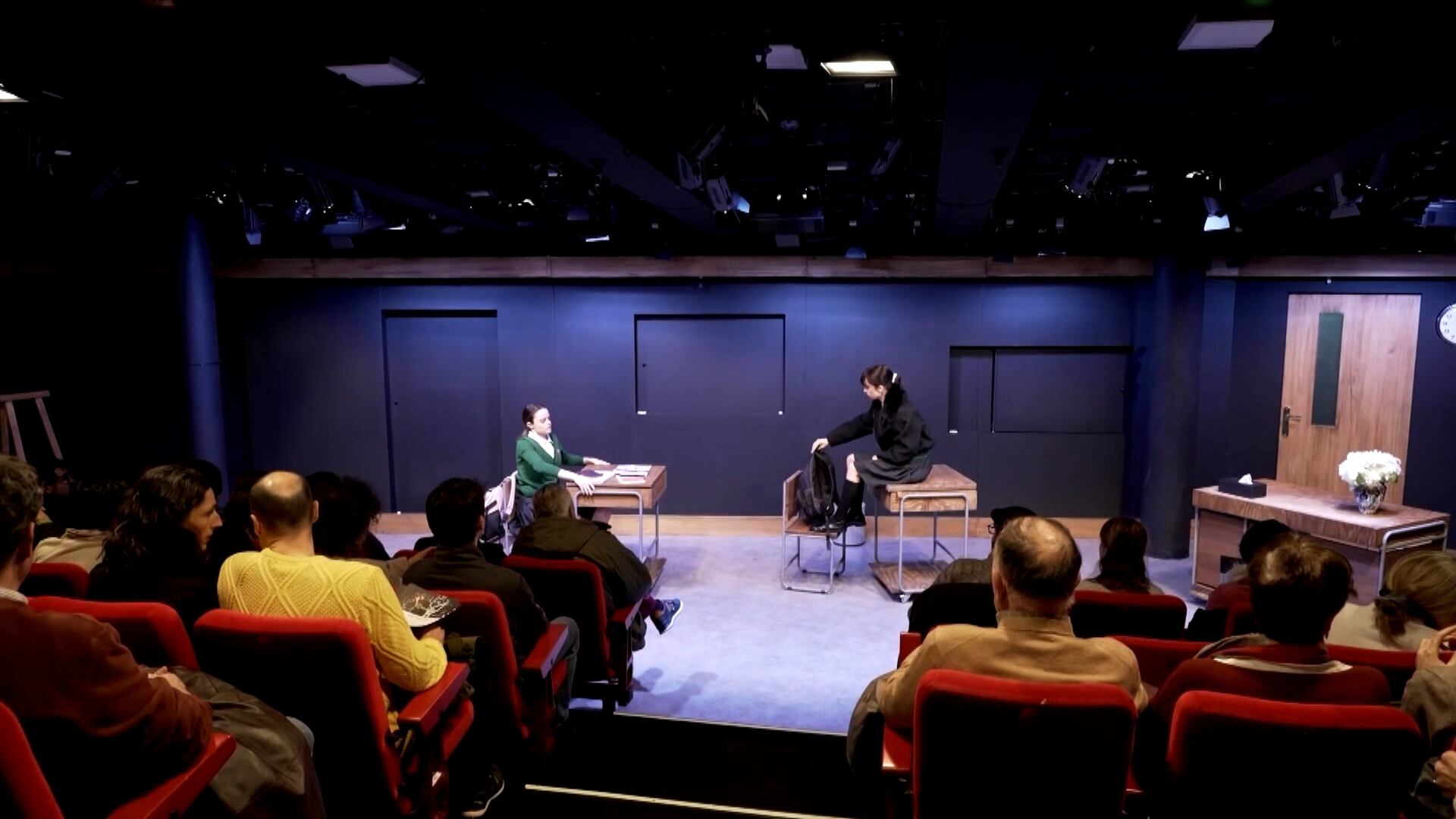 Atrizes surdas estrelam peça de teatro inclusiva para deficientes visuais e auditivos na Espanha