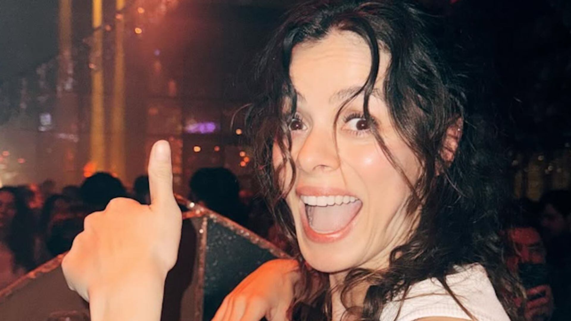 Protagonista de 'Coração de Mãe', nova novela da RECORD, curte show de popstar na Turquia