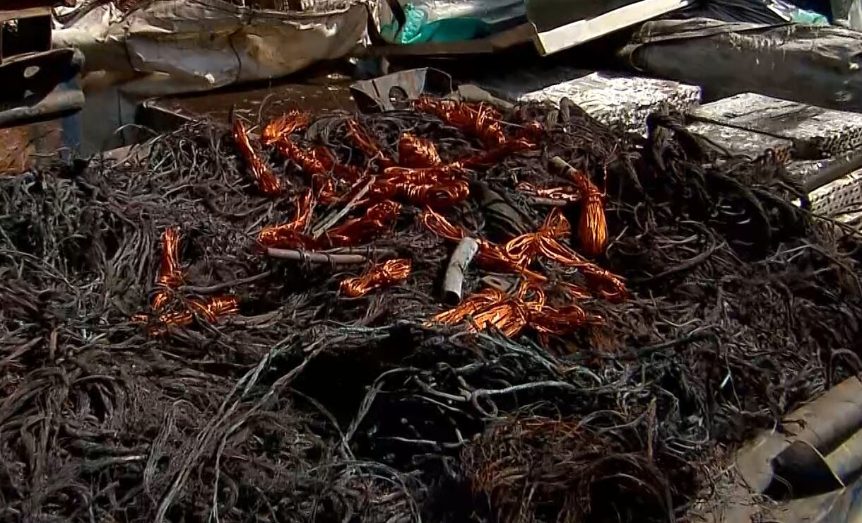 Quadrilha que movimentou R$ 400 milhões com furtos de cobre escondia material em comunidades do Rio