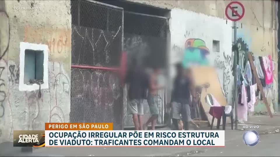 Tráfico de drogas domina ocupação irregular sob o viaduto do Pacaembu, em São Paulo