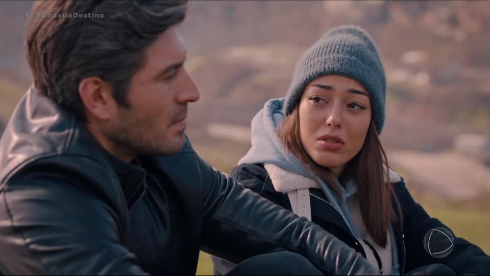 Ruya lamenta morte do pai, e Omer a consola: 'Isso é tudo que somos' | Chamas do Destino