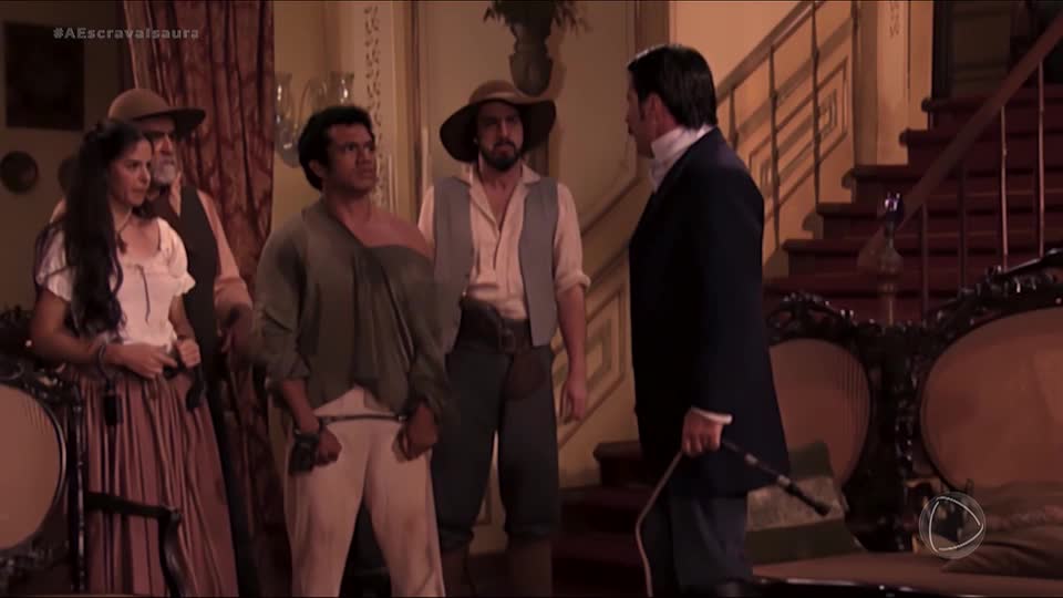 Leôncio manda Isaura e André para o pelourinho | A Escrava Isaura