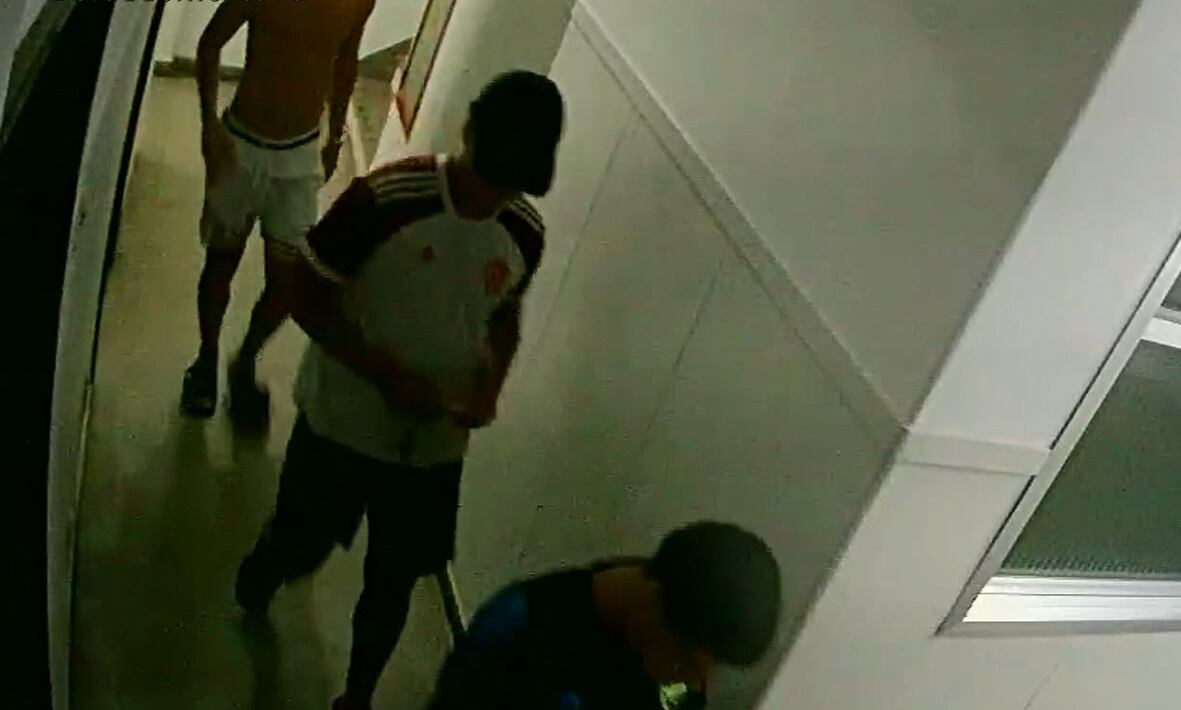 Polícia procura envolvidos em estupro coletivo de adolescente em Copacabana