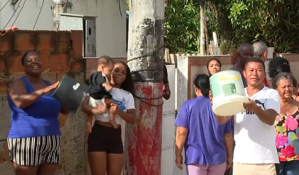Moradores enfrentam falta de água desde outubro do ano passado em Campo Grande, zona oeste do Rio