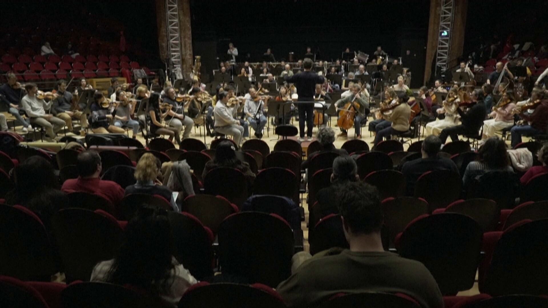 Orquestra acolhe pacientes psiquiátricos na França