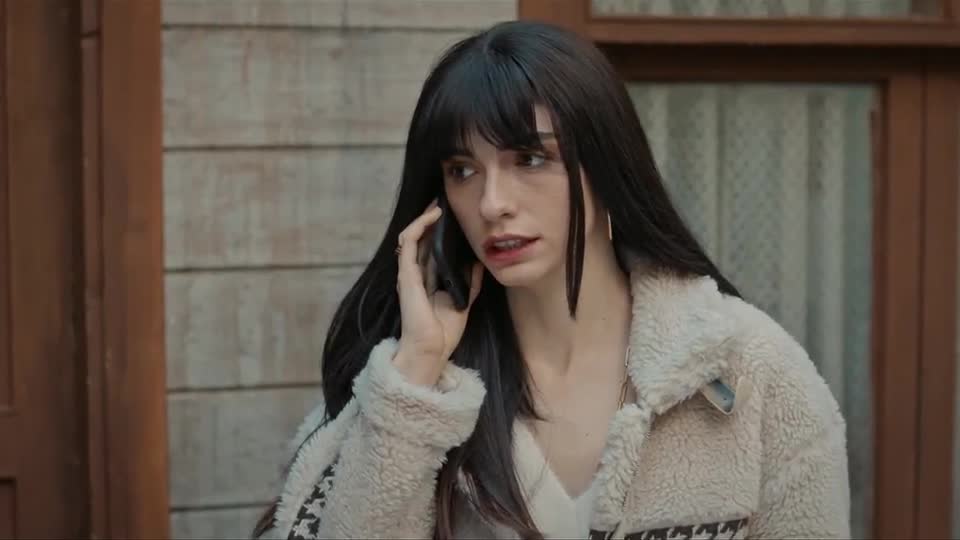 Çiçek pede ajuda a Iskender, mas ele só pensa em assumir o lugar do irmão | Chamas do Destino