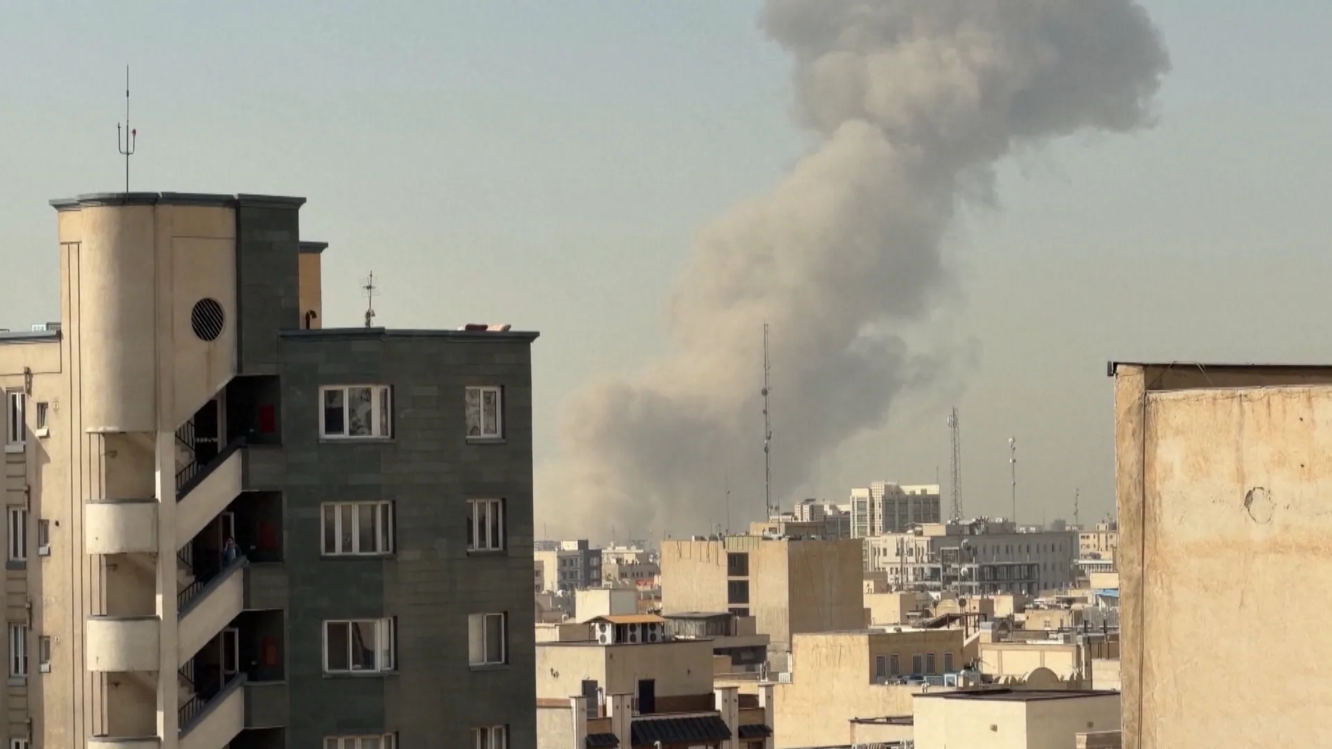 França anuncia ampliação do arsenal nuclear