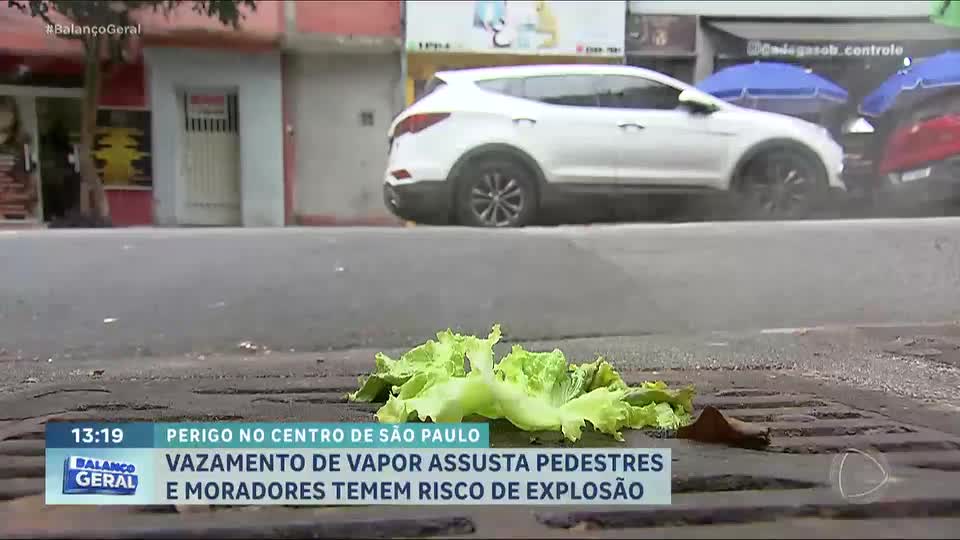 Vapor quente sai de bueiro na região central de São Paulo e preocupa moradores