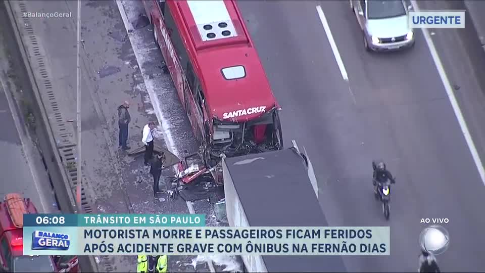 Acidente com caminhão deixa motorista de ônibus morto na rodovia Fernão Dias, em Guarulhos (SP)