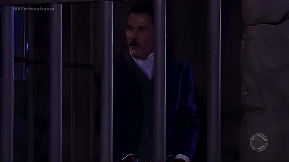 Leôncio se assusta com rato em sua cela | A Escrava Isaura