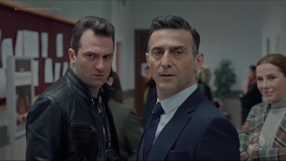 Tomris surpreende Çelebi em audiência de custódia de Atlas | Chamas do Destino