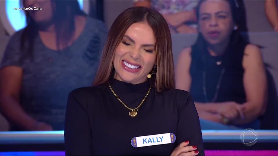Kally Fonseca se atrapalha com pergunta fácil e perde rapidamente para MC Luuky