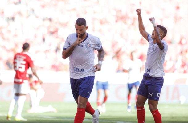 Willian José se defende após sinal de silêncio para torcida do Bahia: 'Não sou  moleque'