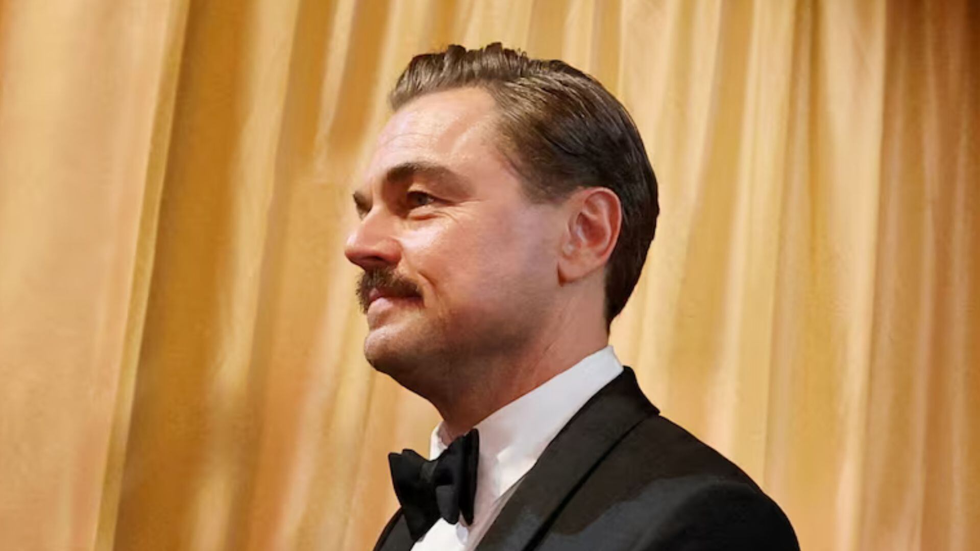 Leonardo DiCaprio aparece com 'bigodão' e chama atenção por nova namorada