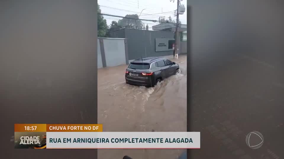 Chuva provoca alagamentos em Arniqueira (DF)