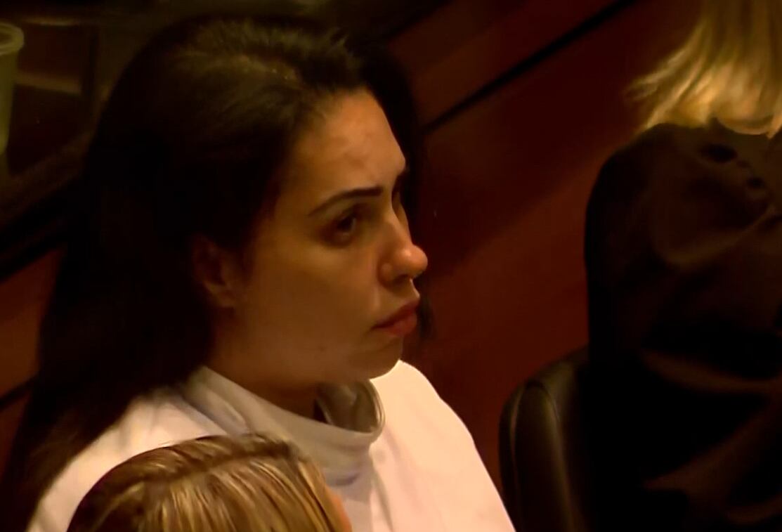 'Postura é inversa ao que se espera de uma professora', diz secretário ao demitir Monique Medeiros