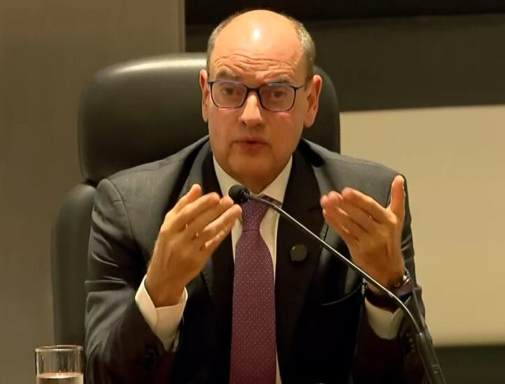 Governador em exercício do RJ aciona TSE para definir eleição direta ou indireta para interino