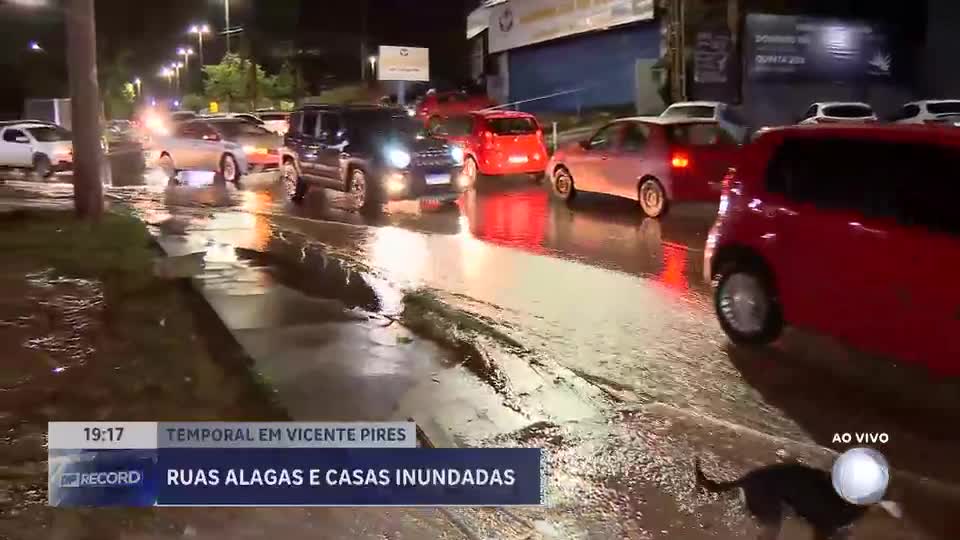 Temporal provoca caos em Vicente Pires e Taguatinga, no DF