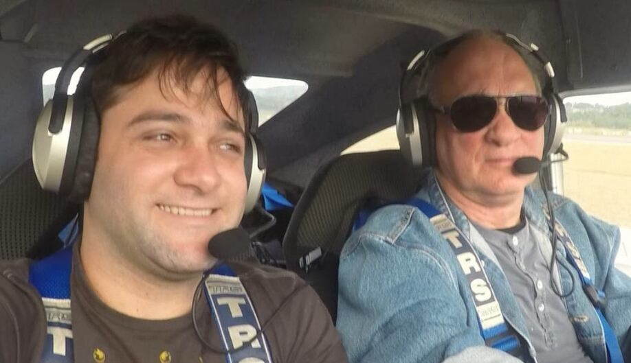 Pai e filho morrem após queda de avião de pequeno porte em Rio Claro (RJ)