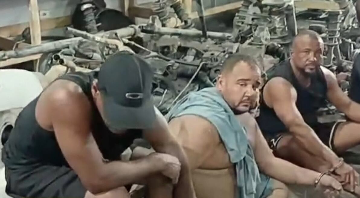 Polícia desarticula oficina clandestina que adulterava carros roubados e prende criminosos no Rio