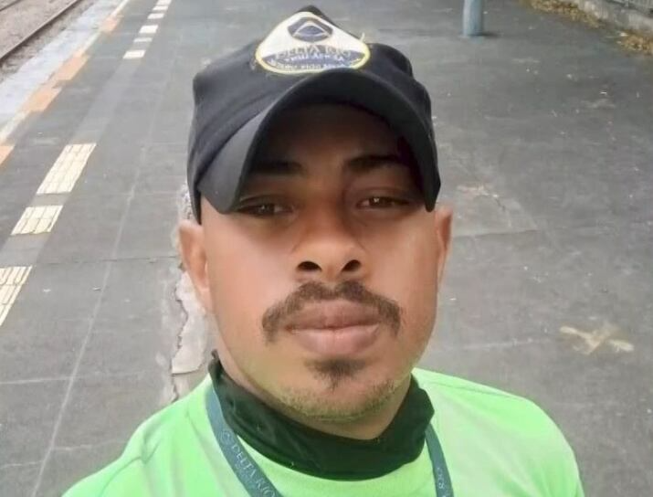 Funcionário tenta impedir roubo e é baleado em estação de trem no RJ