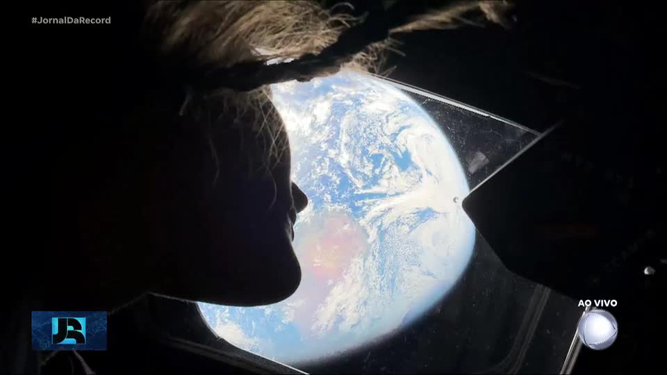 Artemis II: astronautas percorrem quase 300 mil quilômetros, metade do caminho até a Lua