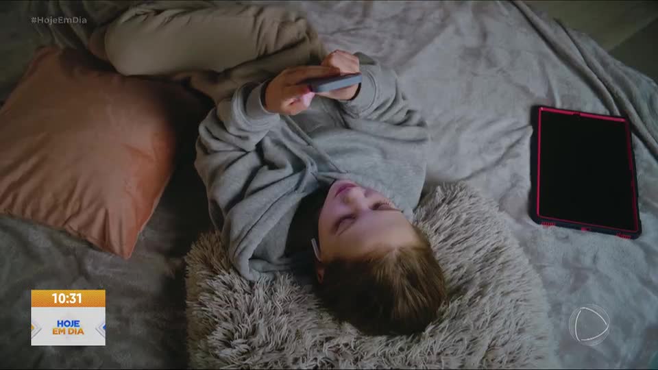 Uso de celulares e computadores à noite reduz sono e prejudica saúde dos jovens