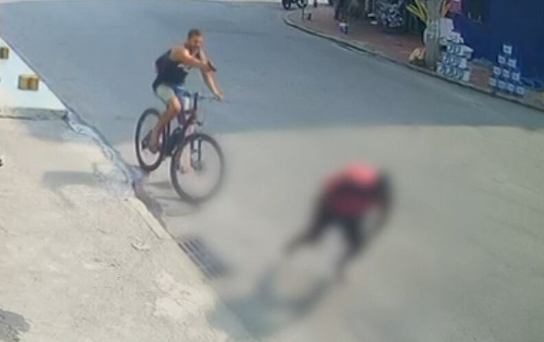 Após atacar vizinho a tiros, homem tenta matar a vítima pela 2ª vez na saída do hospital