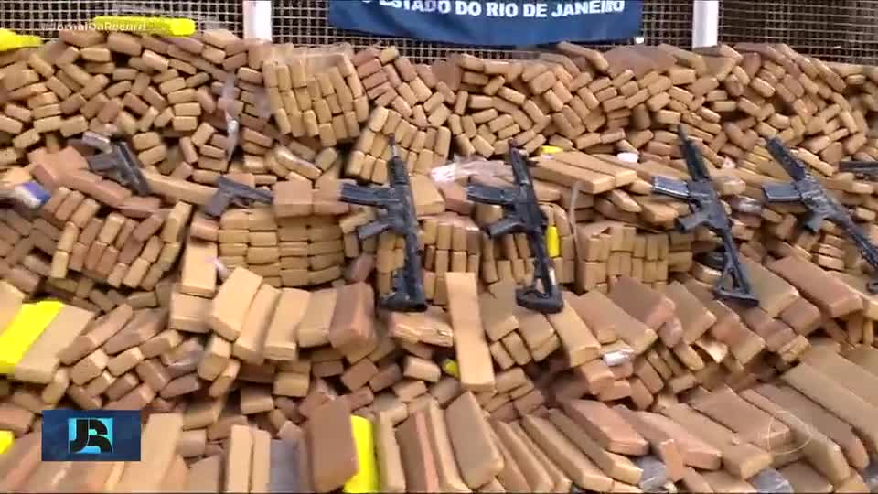 PM do RJ encontra 48 toneladas de maconha e registra a maior apreensão de drogas da história do país
