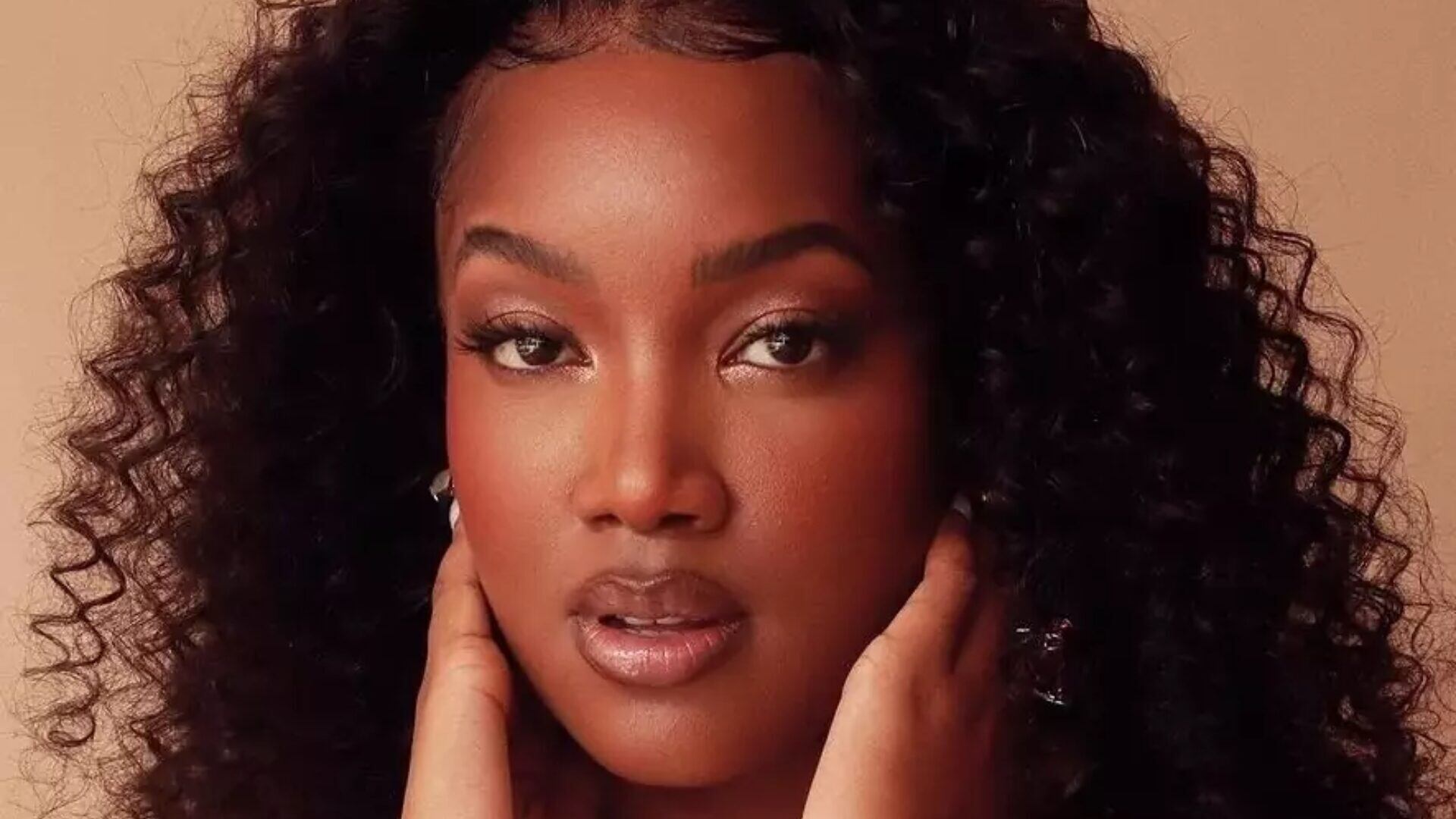 Iza diz que está feliz com namorado após traição de Yuri Lima